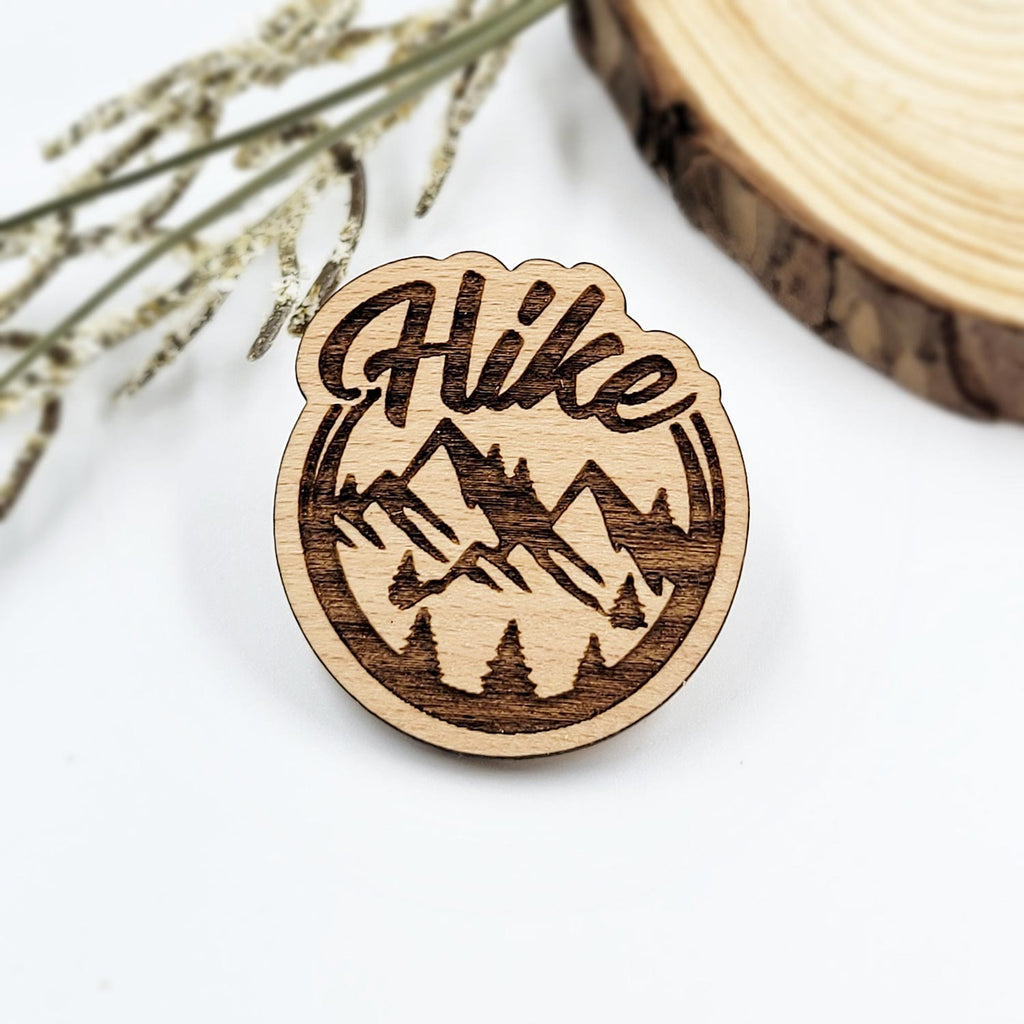 Hike pin with engraved mountains