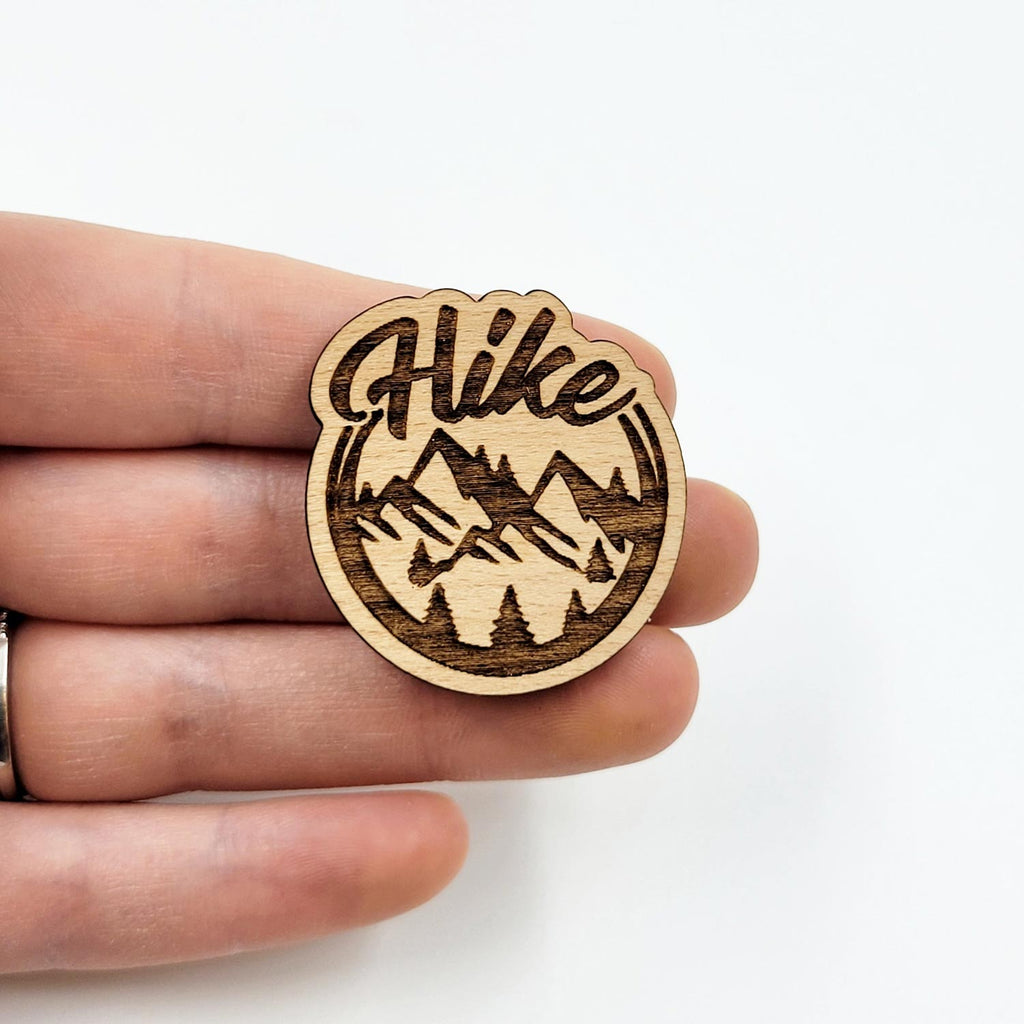 Hike pin with engraved mountains