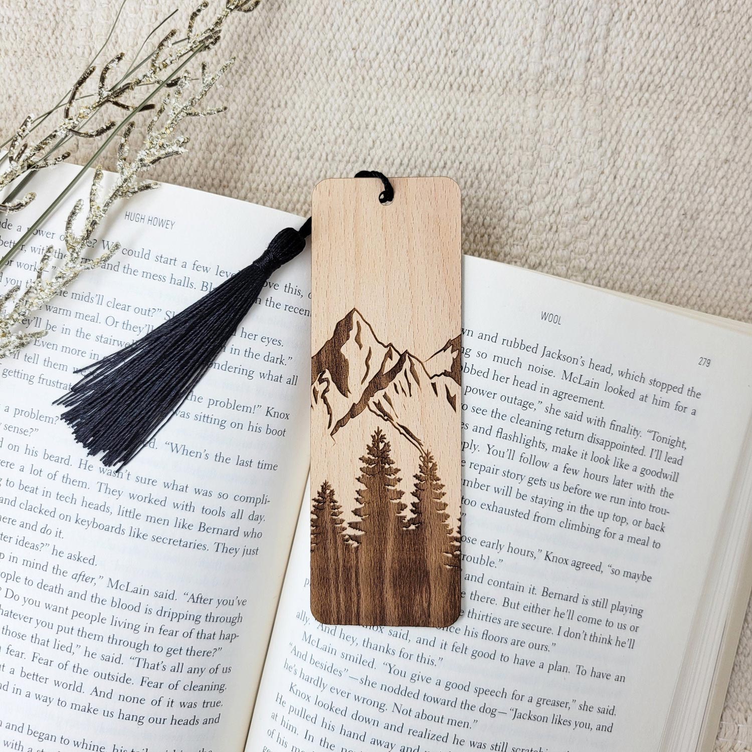 New without tag Set of 5 engraved wooden bookmarks. Unique